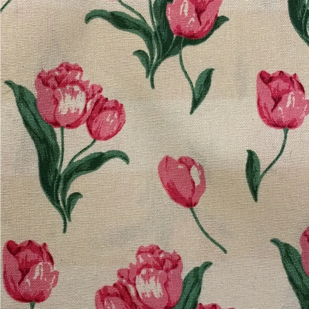 Tulip Table Cloth and Placemats-NWT